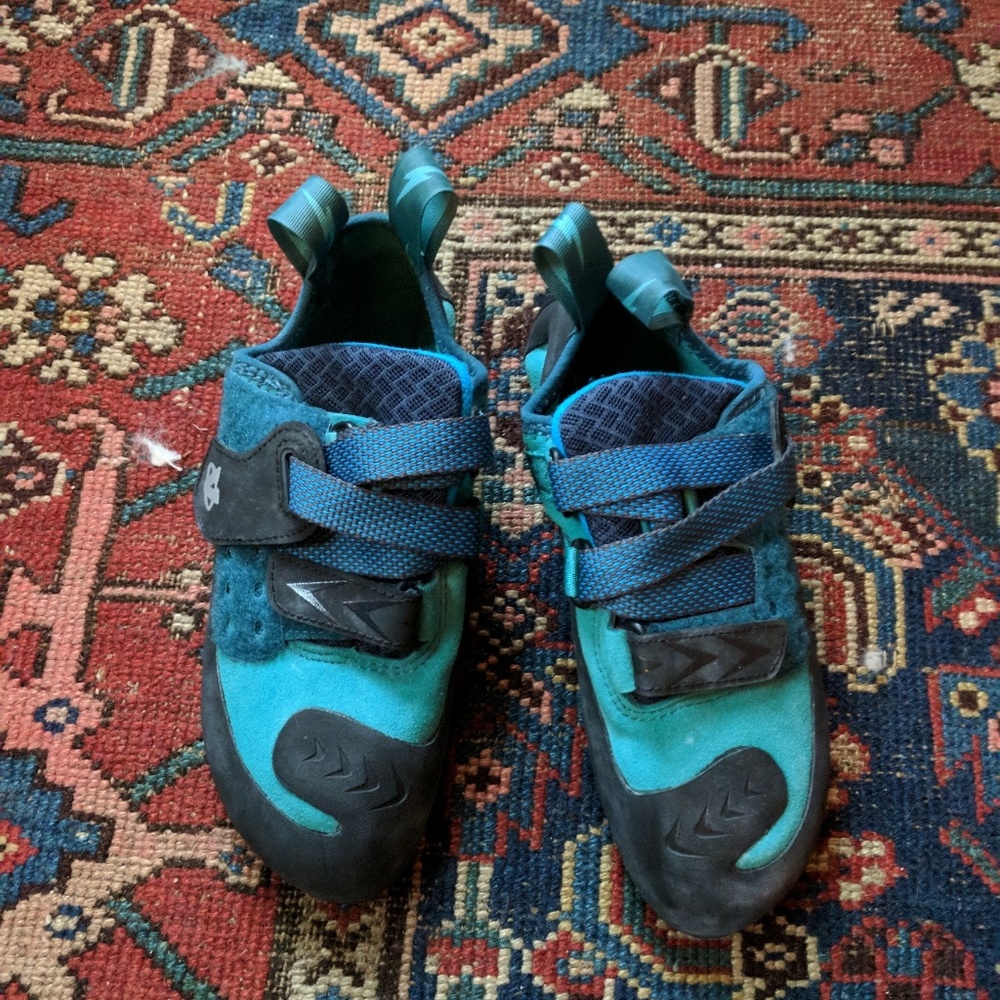 Evolv Kira Climbing Shoes W8 M9 (run small)